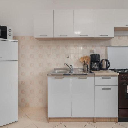 2 Bedroom Stunning Apartment In Novi Vinodolski Buitenkant foto