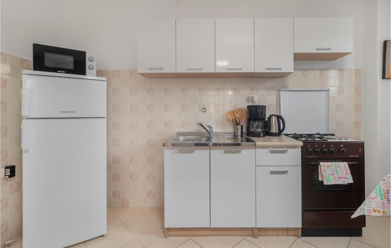 2 Bedroom Stunning Apartment In Novi Vinodolski Buitenkant foto