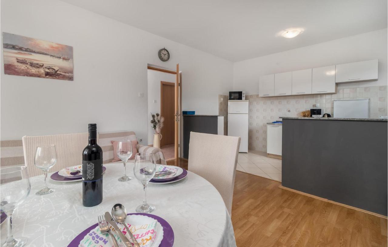 2 Bedroom Stunning Apartment In Novi Vinodolski Buitenkant foto