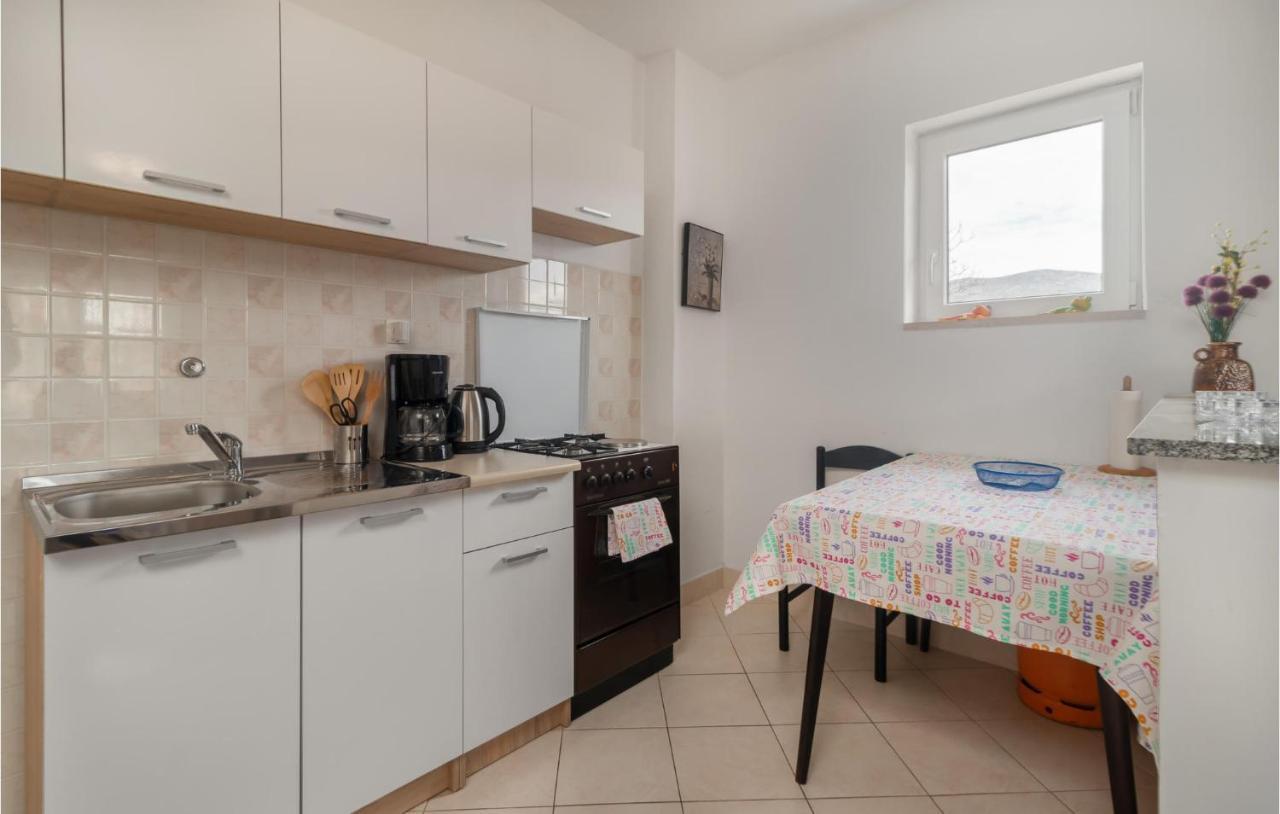 2 Bedroom Stunning Apartment In Novi Vinodolski Buitenkant foto