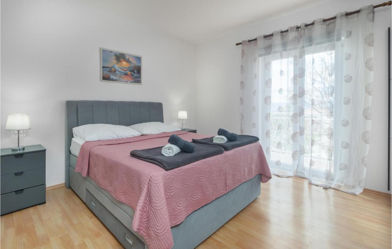 2 Bedroom Stunning Apartment In Novi Vinodolski Buitenkant foto